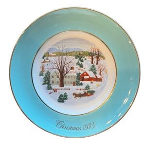 VTG Avon Wedgewood Christmas 1973 “Christmas on the Farm” Plate